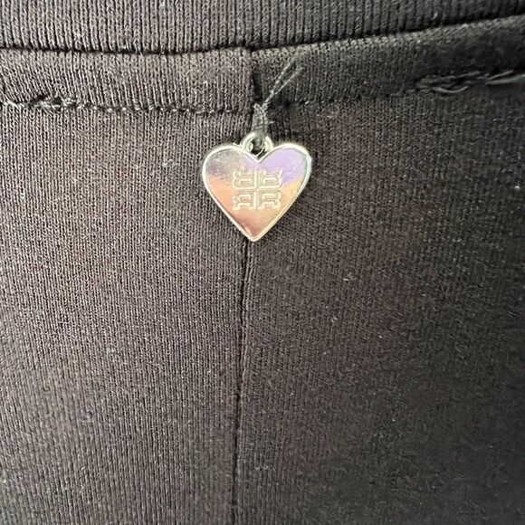 𝅺EUC Riani top, Size 10, Black and Flowy - Picture 5 of 9